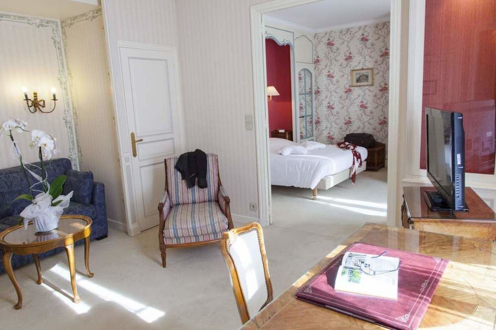 Hostellerie De La Poste - Les Collectionneurs Avallon Esterno foto